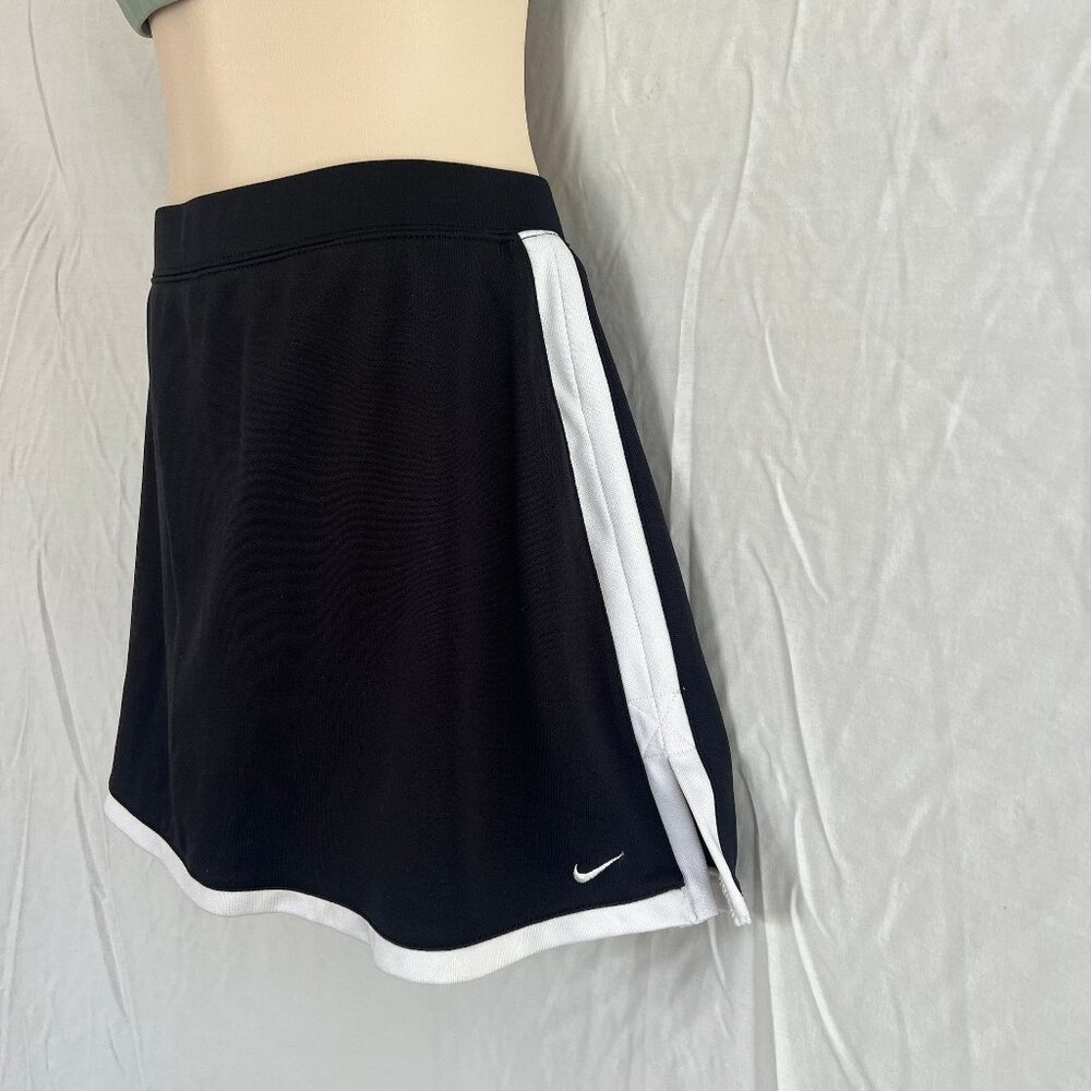 Nike Tennis Skirt with Built-in Shorts – Ladies S / Girls XL – Black & White - Picture 4 of 16